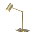 Lampe de bureau design Auria à bras articulé en laiton doré sur fond blanc
