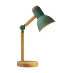 Lampe de bureau enfant Boréal coloris vert, socle et bras en bois, tête orientable, sur fond blanc — Candeora