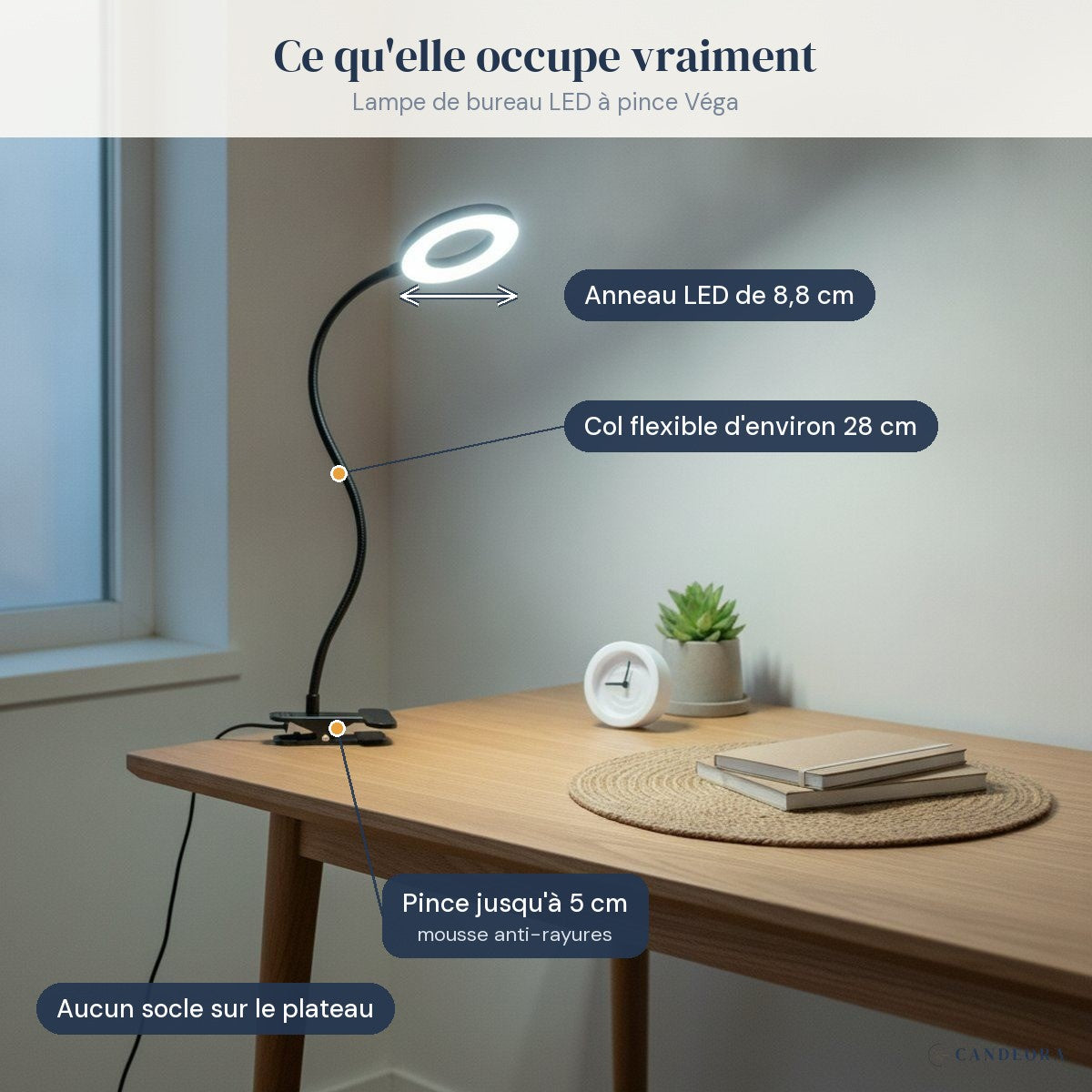 Lampe de bureau LED à pince Véga en situation, encombrement réel : anneau LED de 8,8 cm, col flexible d'environ 28 cm, pince jusqu'à 5 cm, aucun socle sur le plateau