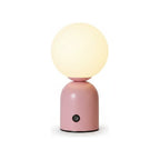 Lampe de bureau sans fil Foehn coloris rose sur fond blanc