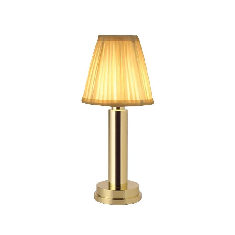 Lampe de bureau sans fil Ponant, finition dorée, sur fond blanc