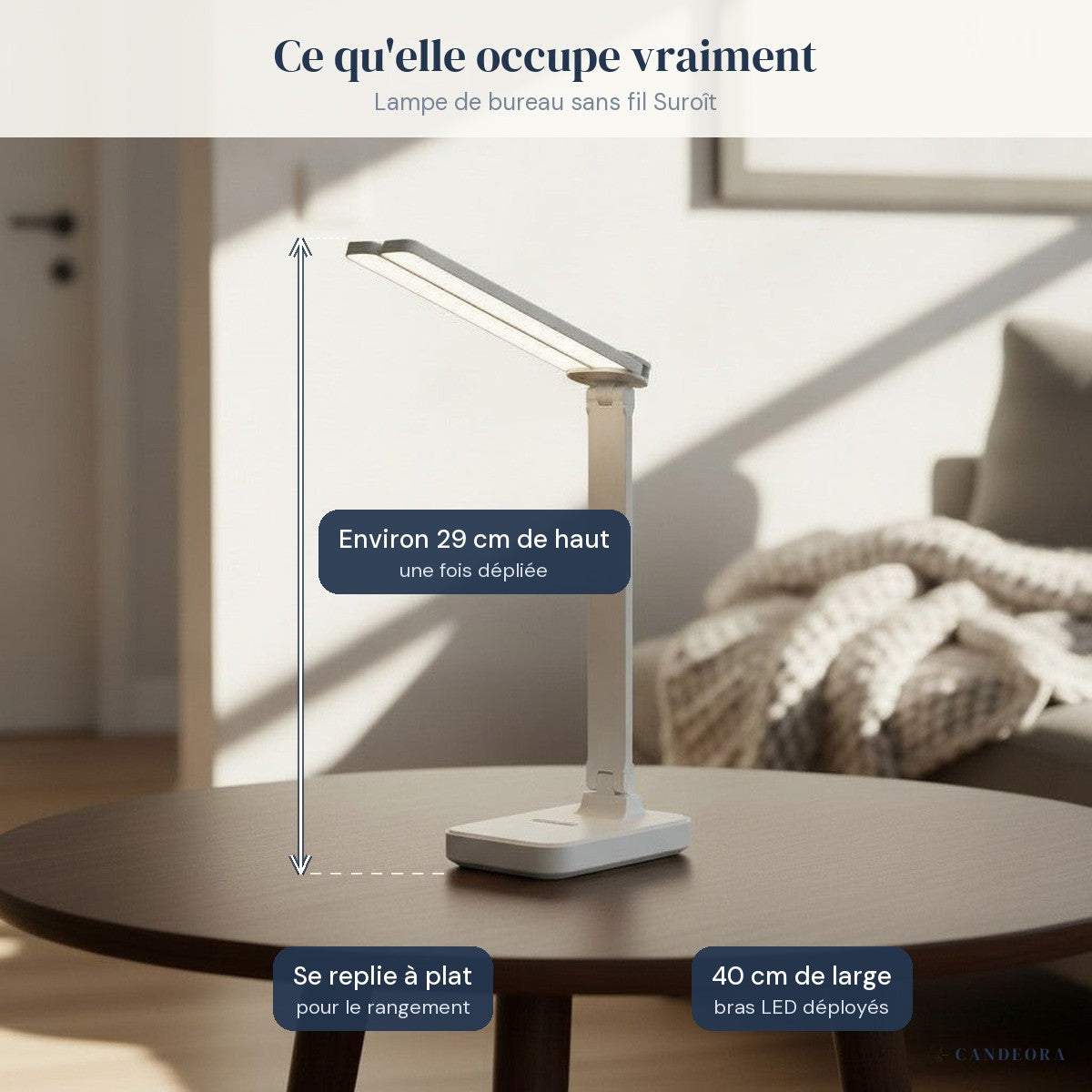 Lampe de bureau sans fil Suroît en situation, encombrement réel : environ 29 cm de haut, 40 cm de large, se replie à plat