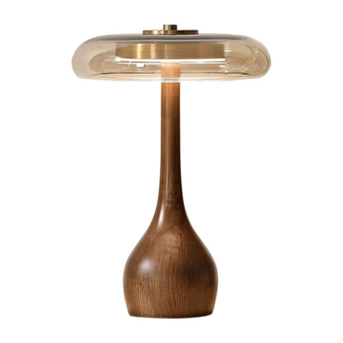 Lampe de bureau design Lucerna, modèle haut - pied en bois tourné et disque de verre, sur fond blanc.